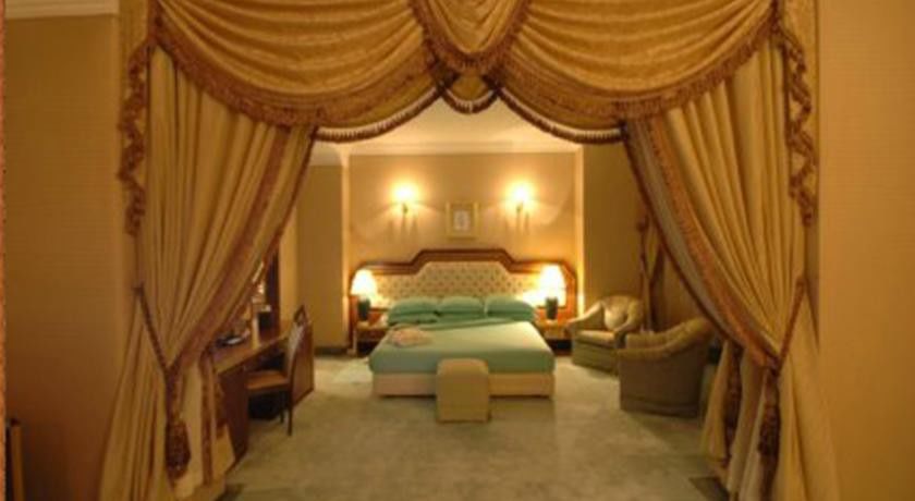 Al Shohada By Palm Rich Makkah Hotel Мека Екстериор снимка A bedroom at the hotel